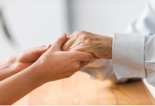 Wie Seniorenbetreuung die Lebensqualität älterer Menschen verbessert